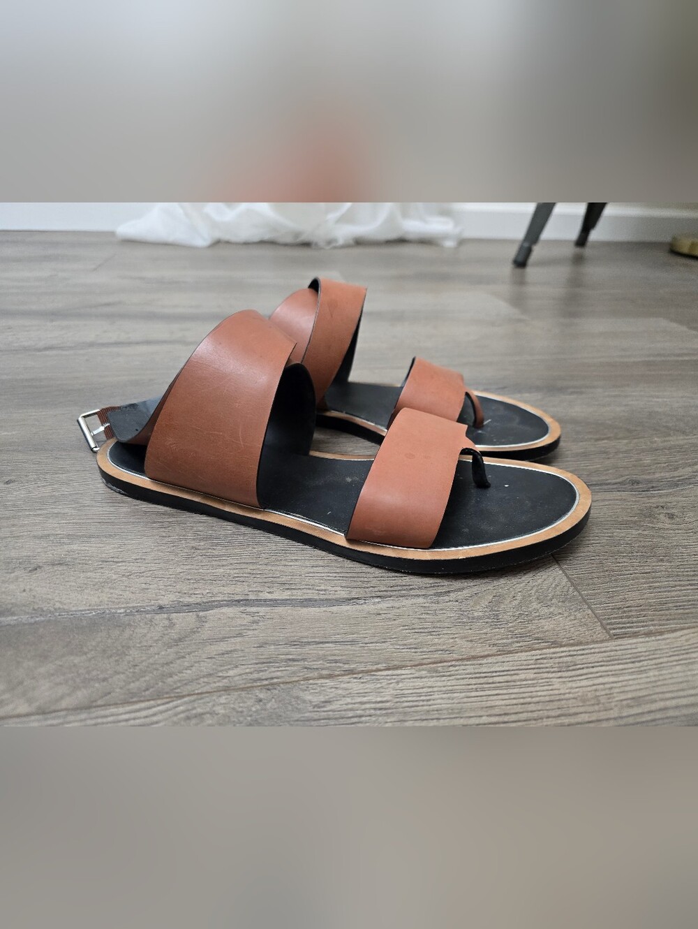 Vince Mailin Leather Strappy Flat Buckle Sandals in Cognac Womens Size 11 - Picture 1 of 9